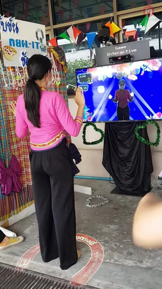 เกมอินเทอร์แอคทีฟในกิจกรรมวันสงกรานต์ ของสำนักงานคณะกรรมการอาหารและยา (อย.)